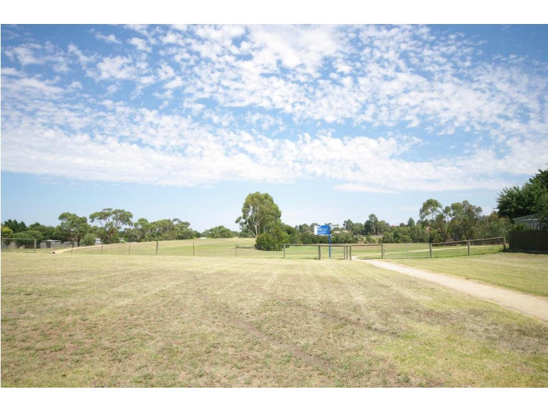 16 Scoble Place, Narre Warren VIC 3805