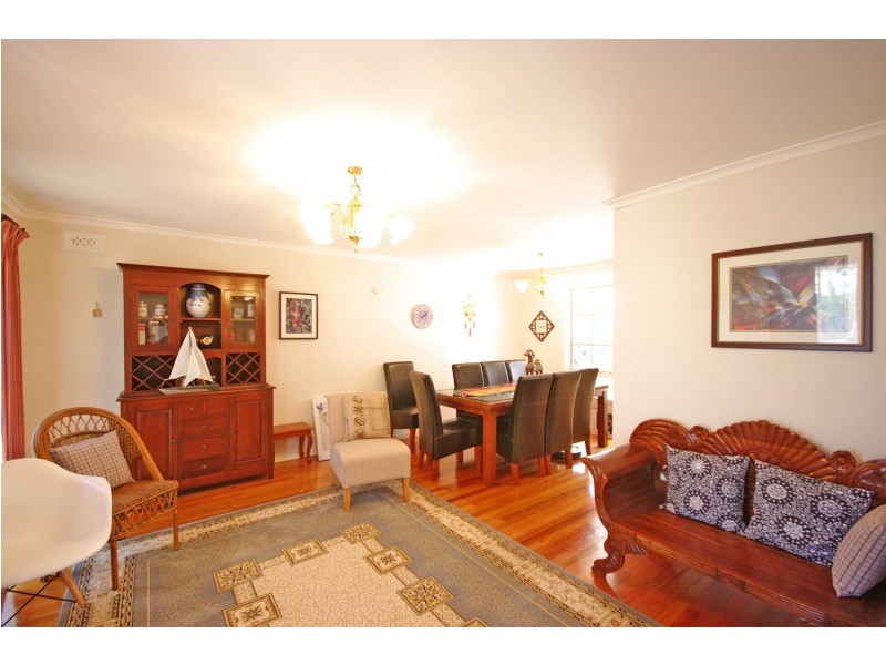 2 ROLLAND COURT, Endeavour Hills VIC 3802