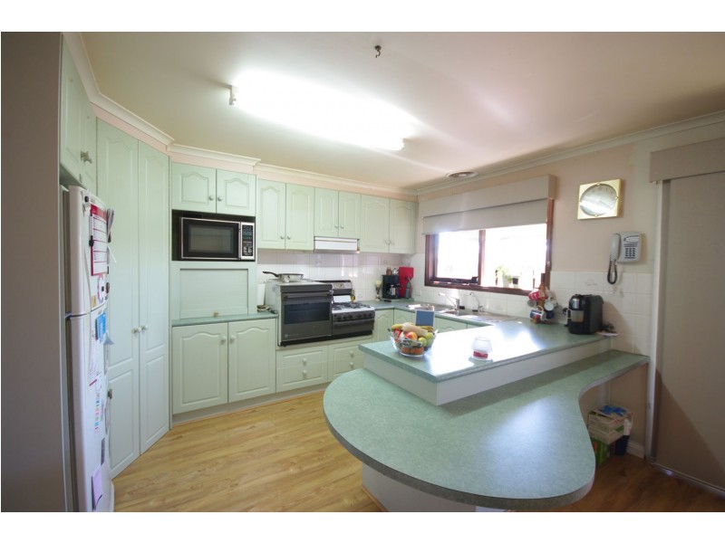 1 Scotsburn Way, Endeavour Hills VIC 3802