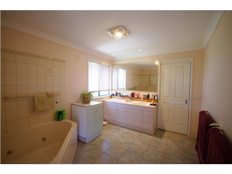 1 Scotsburn Way, Endeavour Hills VIC 3802