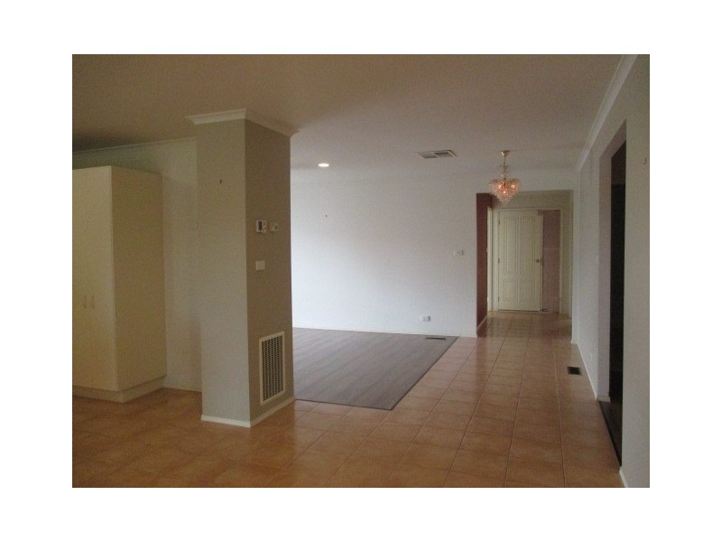 9 SIR HAROLD CLOSE, Endeavour Hills VIC 3802