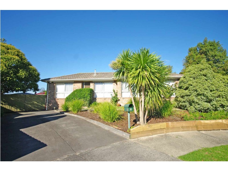 2 Earls Court, Endeavour Hills VIC 3802