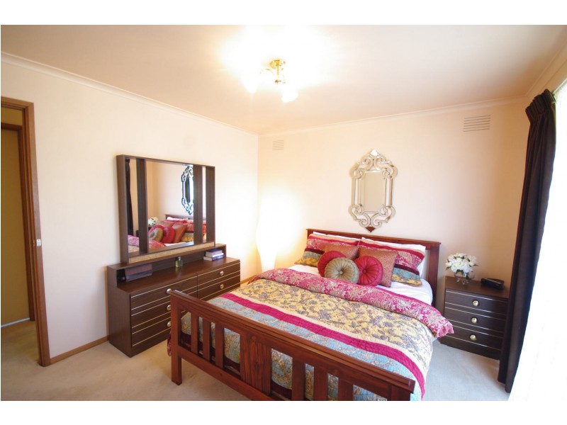 2 Earls Court, Endeavour Hills VIC 3802