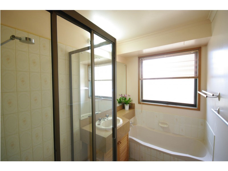 2 Earls Court, Endeavour Hills VIC 3802