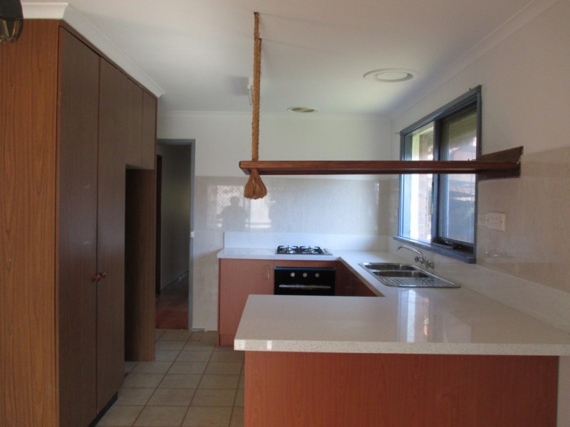 2 CHALCOT DRIVE, Endeavour Hills VIC 3802