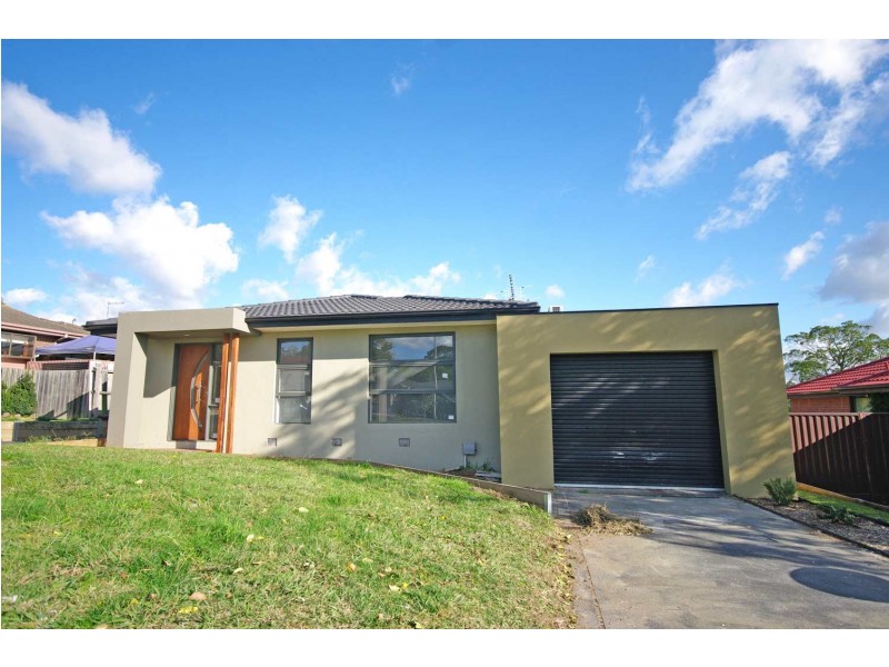 3 Lachlan Drive, Endeavour Hills VIC 3802