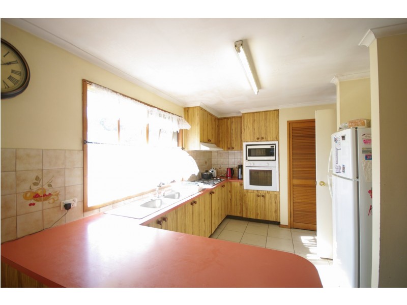 77 Shetland Street, Endeavour Hills VIC 3802