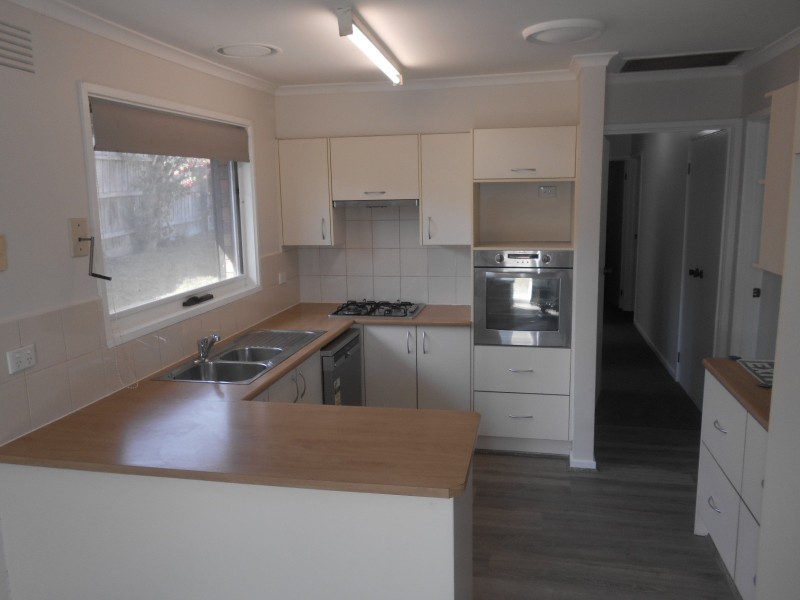 246 JAMES COOK DRIVE, Endeavour Hills VIC 3802