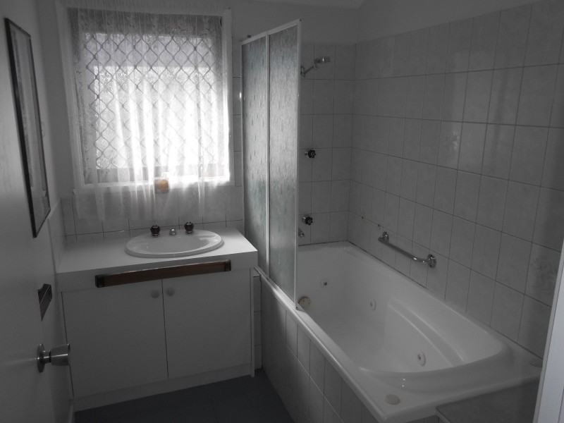 246 JAMES COOK DRIVE, Endeavour Hills VIC 3802
