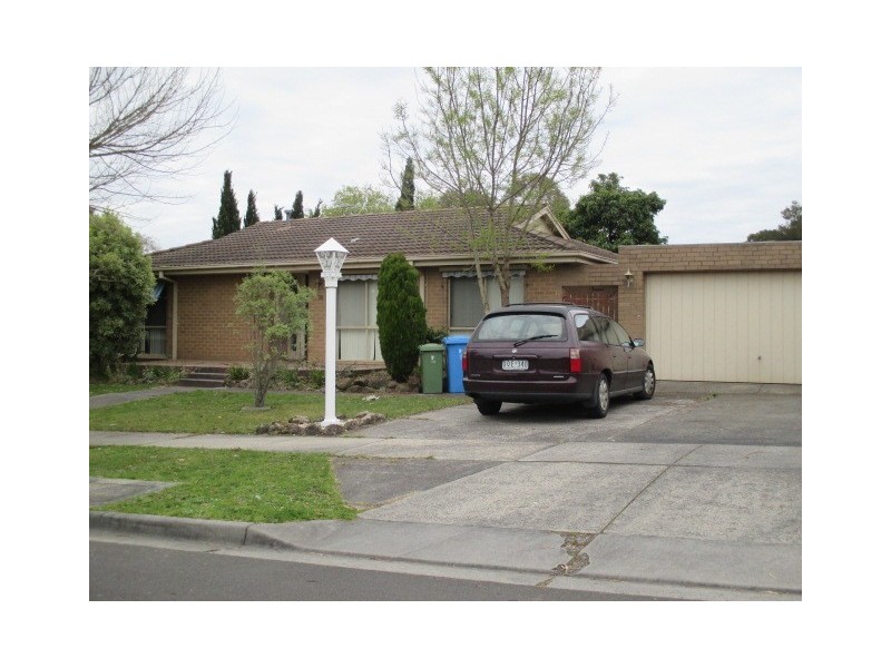 14 WHITESTONE COURT, Endeavour Hills VIC 3802