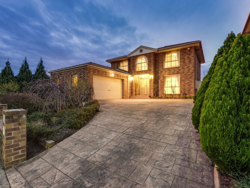 8 Nicole Close, Endeavour Hills VIC 3802