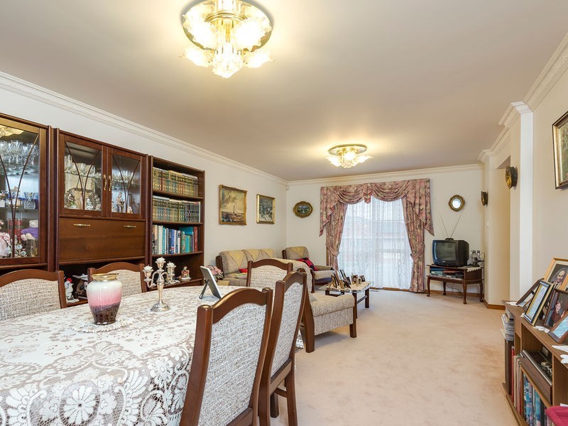 8 Nicole Close, Endeavour Hills VIC 3802