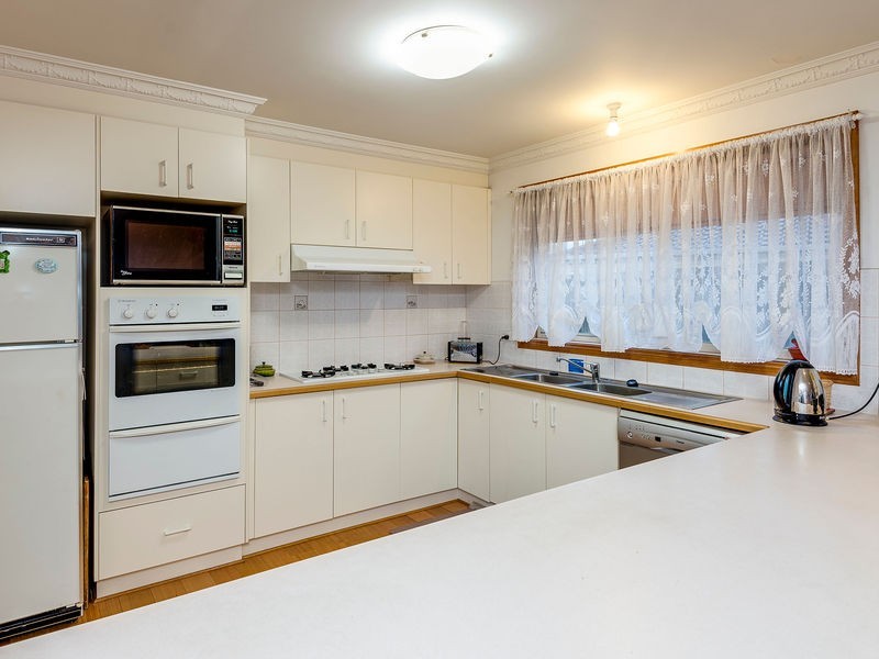 8 Nicole Close, Endeavour Hills VIC 3802