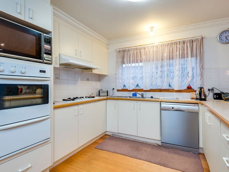 8 Nicole Close, Endeavour Hills VIC 3802