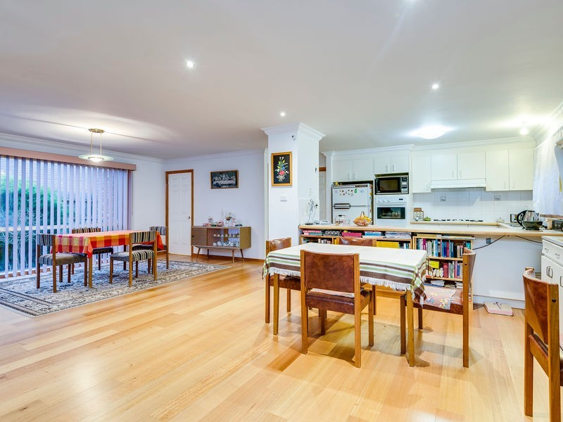 8 Nicole Close, Endeavour Hills VIC 3802