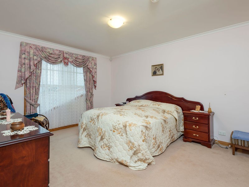 8 Nicole Close, Endeavour Hills VIC 3802