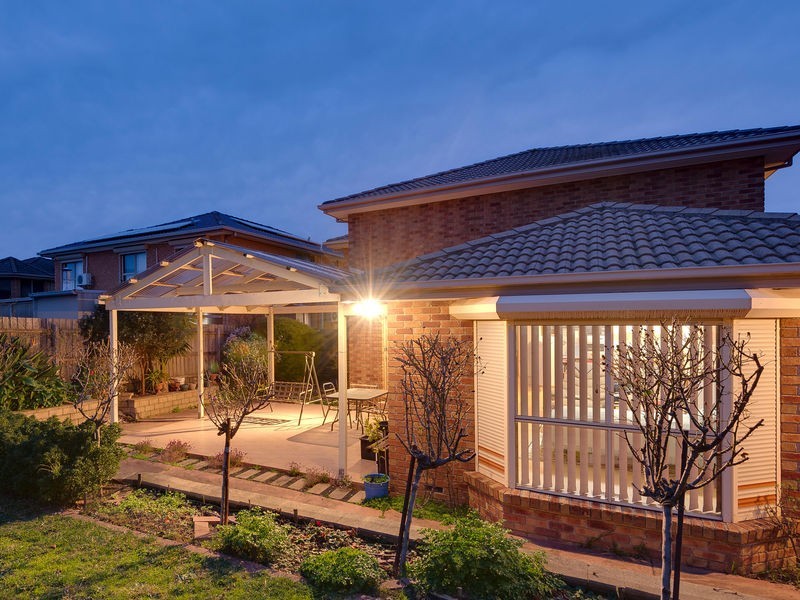 8 Nicole Close, Endeavour Hills VIC 3802