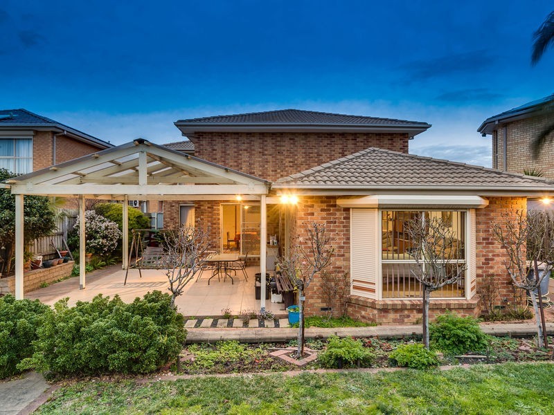 8 Nicole Close, Endeavour Hills VIC 3802