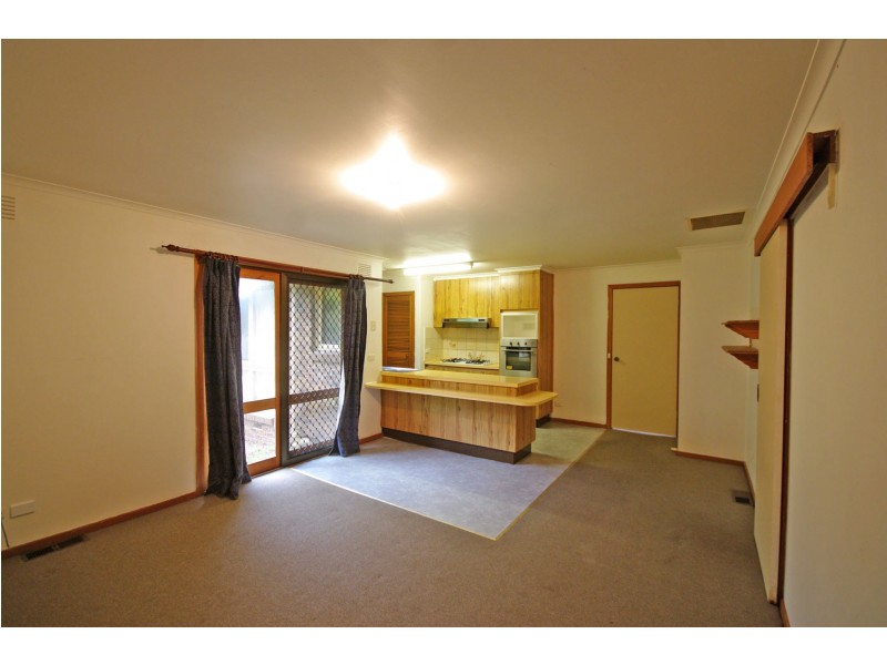 6 BARKER COURT, Endeavour Hills VIC 3802