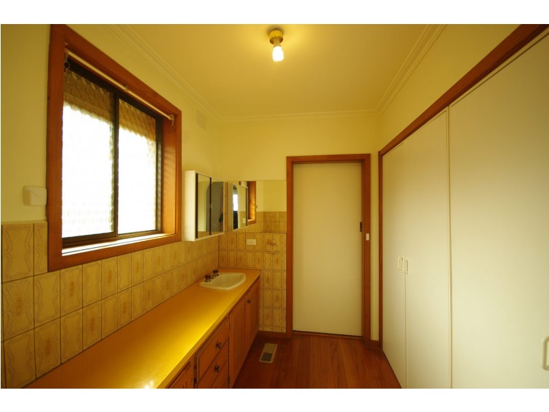 11 Surrey Close, Hallam VIC 3803