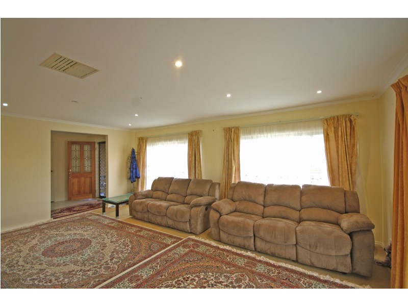 29 Thomas Mitchell Drive, Endeavour Hills VIC 3802