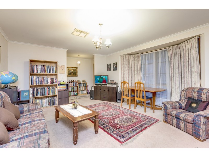 31 Huxley Crescent, Endeavour Hills VIC 3802