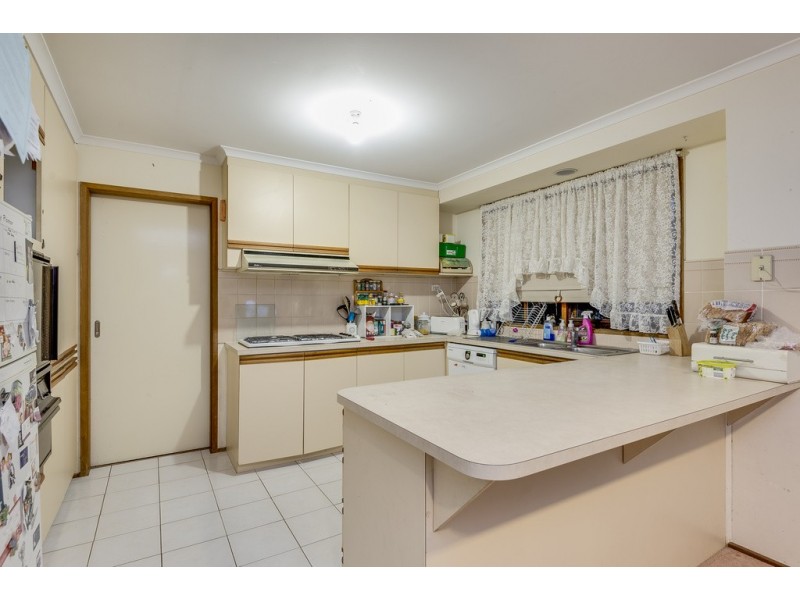 31 Huxley Crescent, Endeavour Hills VIC 3802