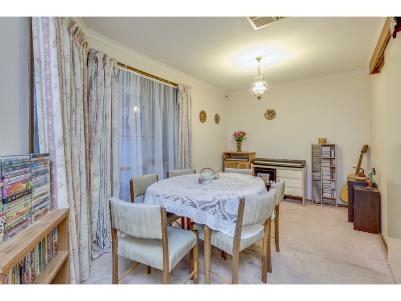 31 Huxley Crescent, Endeavour Hills VIC 3802