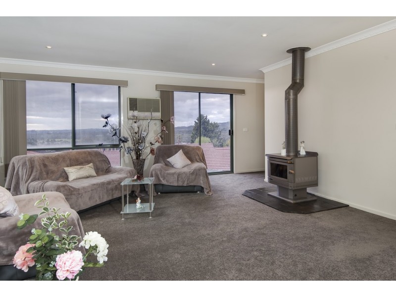 1 Scotsburn Way, Endeavour Hills VIC 3802