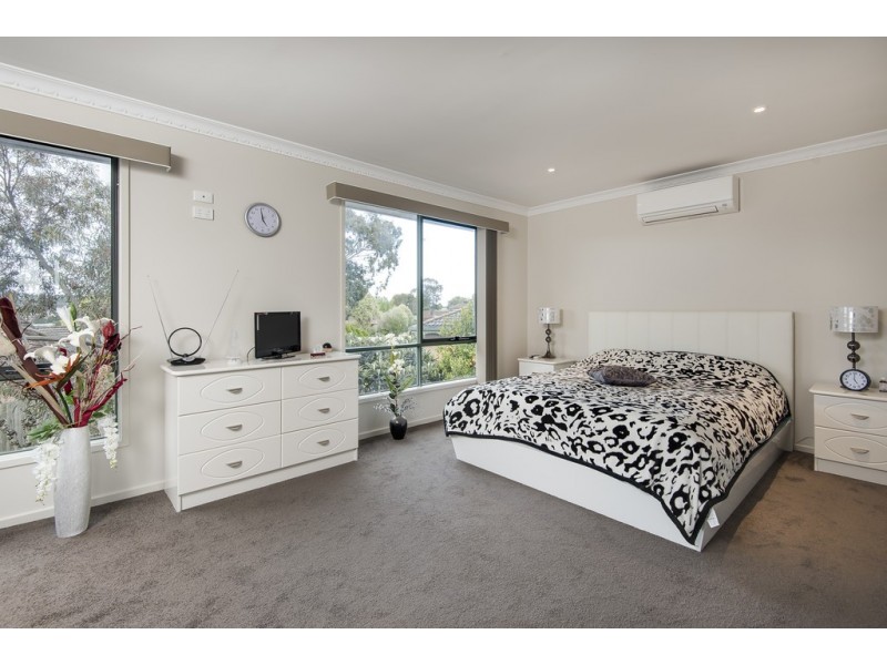 1 Scotsburn Way, Endeavour Hills VIC 3802