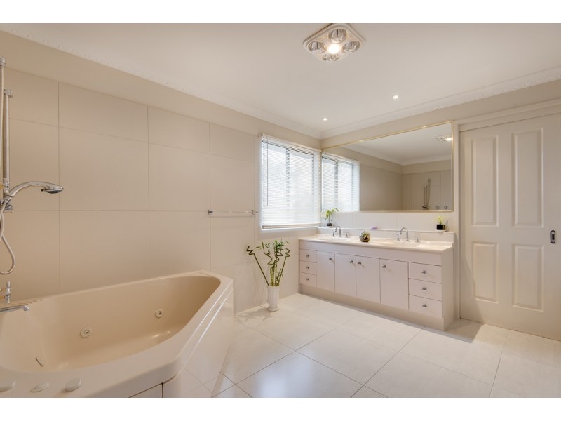 1 Scotsburn Way, Endeavour Hills VIC 3802