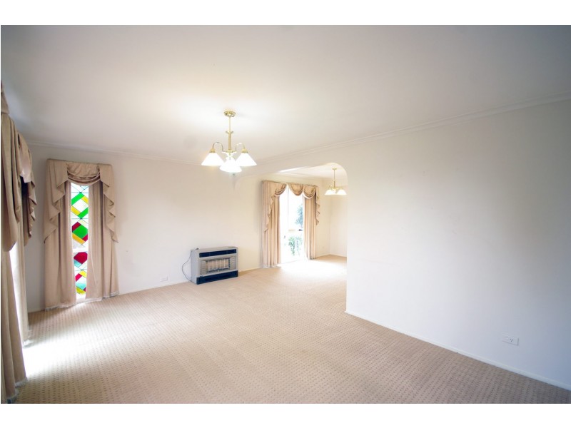 16 Sienna Crescent, Endeavour Hills VIC 3802