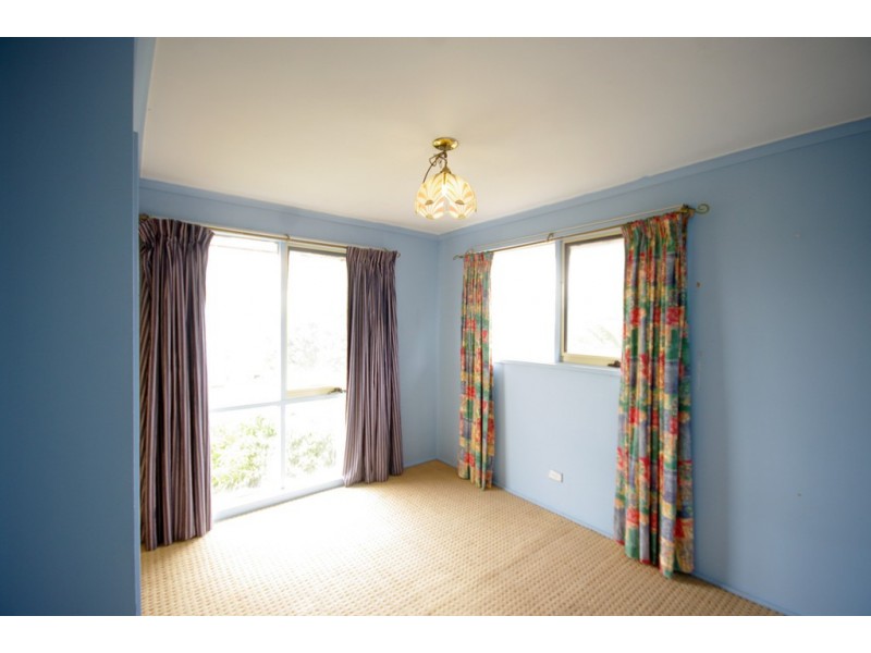 16 Sienna Crescent, Endeavour Hills VIC 3802