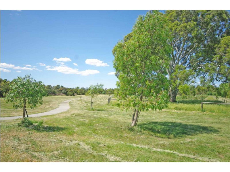 2/5 Lara Court, Hallam VIC 3803