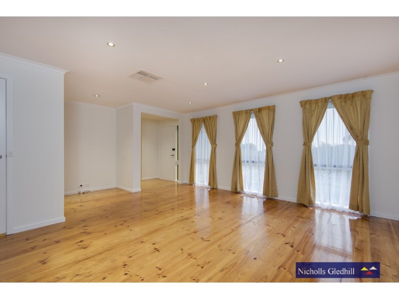 10 Lawson Way, Endeavour Hills VIC 3802