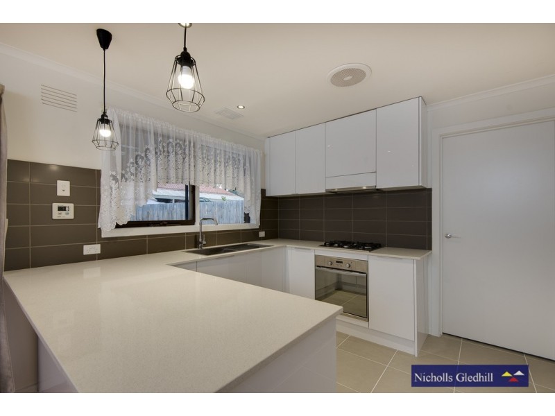 10 Lawson Way, Endeavour Hills VIC 3802