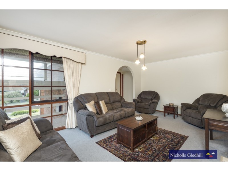 24 Lawson Way, Endeavour Hills VIC 3802