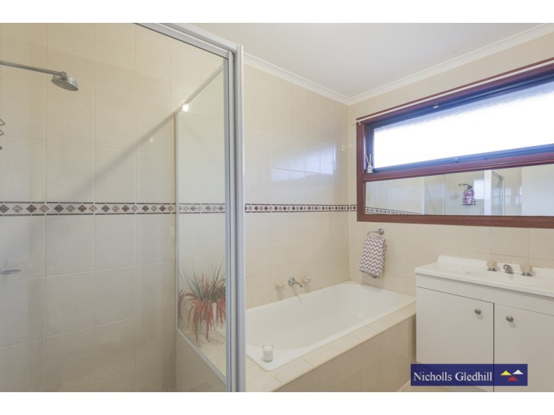 24 Lawson Way, Endeavour Hills VIC 3802