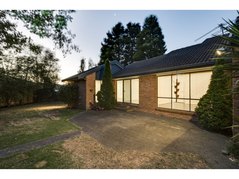 12 Delmont Court, Endeavour Hills VIC 3802