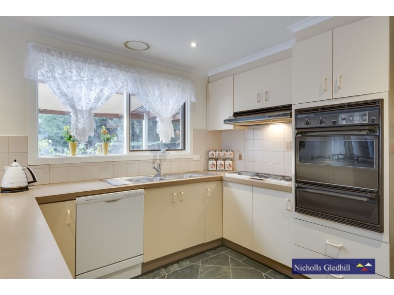 10 Moya Close, Endeavour Hills VIC 3802