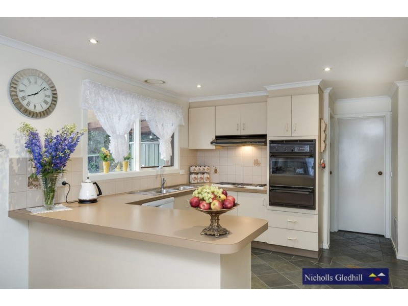 10 Moya Close, Endeavour Hills VIC 3802