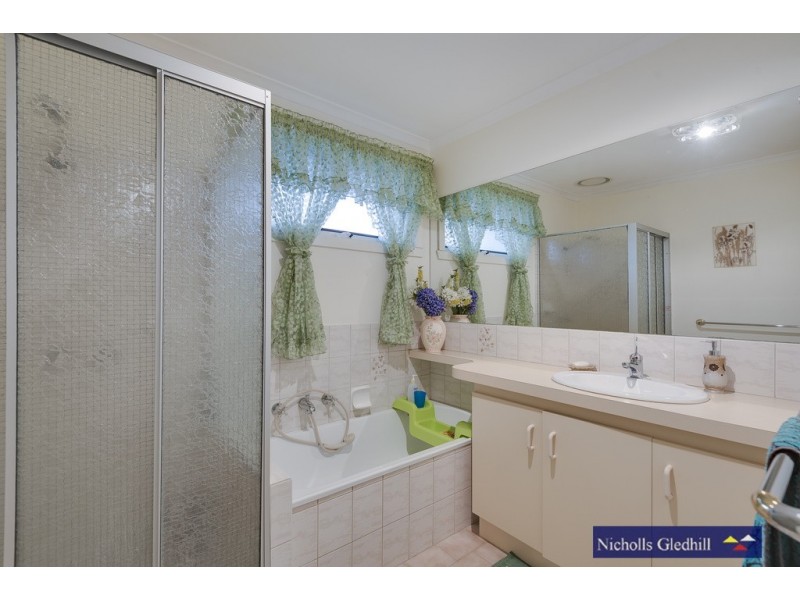 10 Moya Close, Endeavour Hills VIC 3802