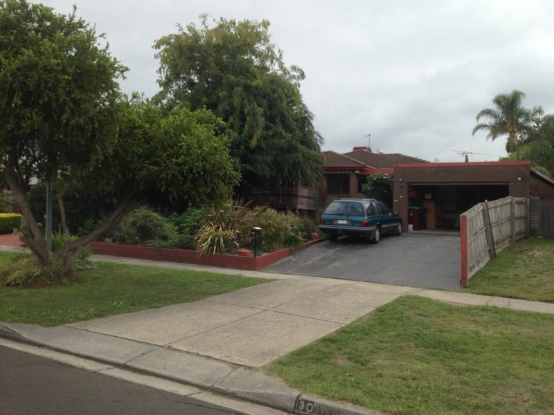 30 LAURISTON DRIVE, Endeavour Hills VIC 3802