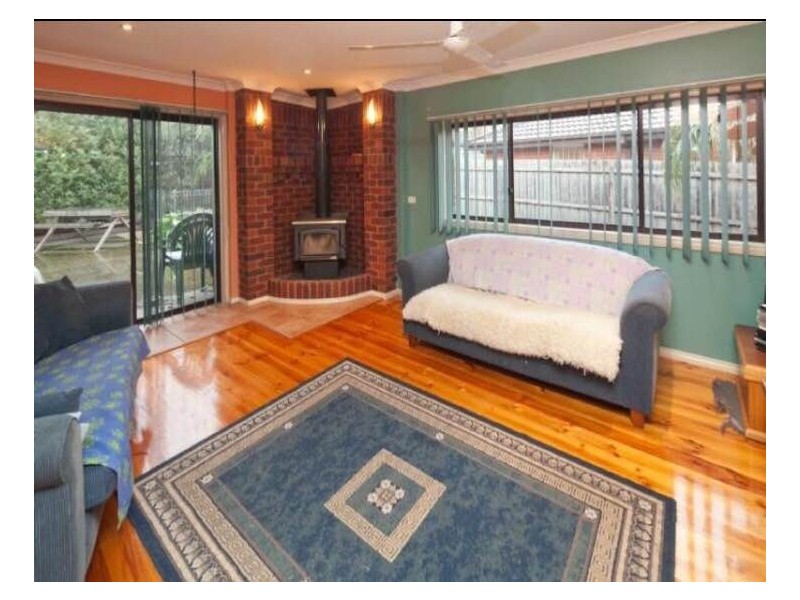 30 LAURISTON DRIVE, Endeavour Hills VIC 3802