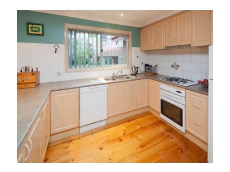 30 LAURISTON DRIVE, Endeavour Hills VIC 3802