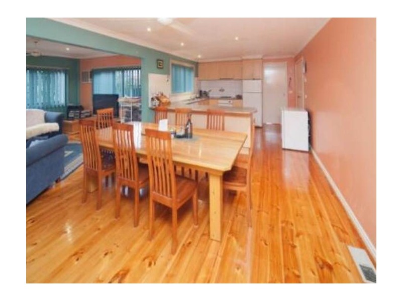 30 LAURISTON DRIVE, Endeavour Hills VIC 3802