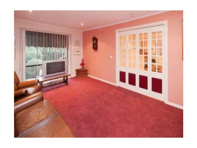 30 LAURISTON DRIVE, Endeavour Hills VIC 3802