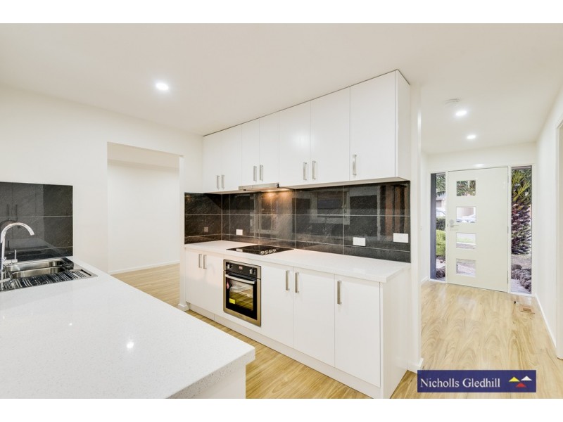 4 Primrose Hill Close, Endeavour Hills VIC 3802