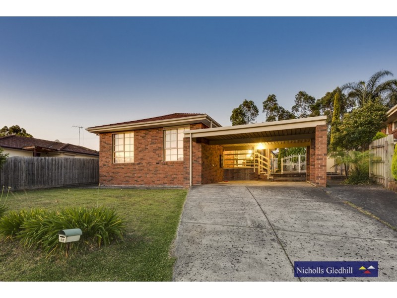 24 LAWSON WAY, Endeavour Hills VIC 3802