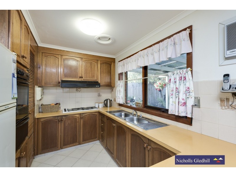 24 LAWSON WAY, Endeavour Hills VIC 3802